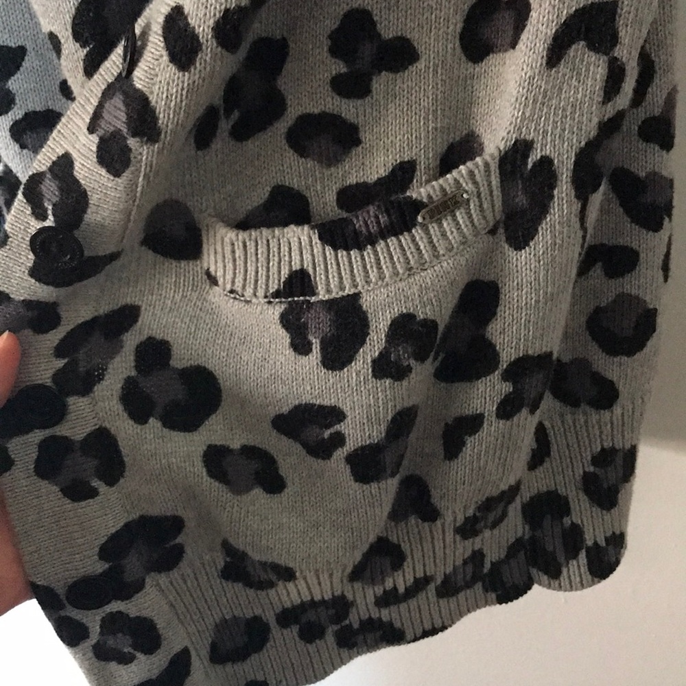 VS PINK Grey Leopard Oversized Cardigan - Picture 3 of 5